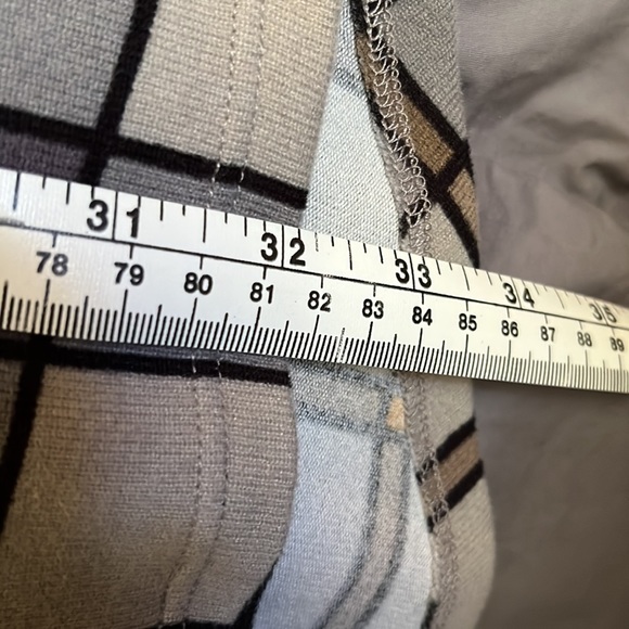 Denim&Co Checkered Tunic in Black and Cream - Picture 9 of 10